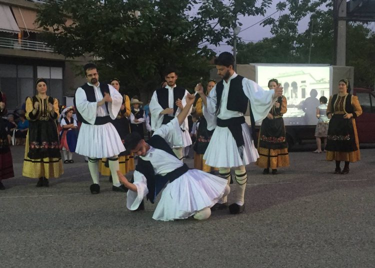 Μουσικοχορευτικό σεργιάνι «ΣΤΟ ΣΤΑΥΡΟΠΑΖΑΡΟ» από τον Λαογραφικό Όμιλο «ΗΛΕΙΩΝ ΠΑΡΑΔΟΣΙΣ» (Φωτο)