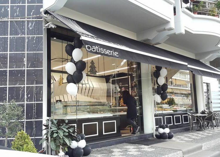 Το Ζαχαροπλαστείο “Σμαρνάκης” και πάλι κοντά μας με νέο ανακαινισμένο χώρο!