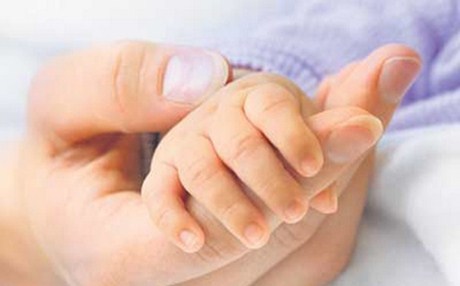 Σοκ: Μαθητευόμενη νοσηλεύτρια έκοψε και πέταξε δάχτυλο βρέφους