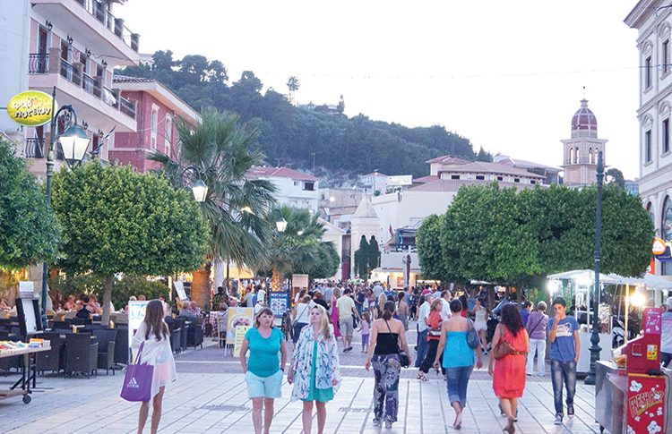 «Ανάσταση» λόγω δρόμων στον τουρισμό της Δυτ. Ελλάδας- «Βουλιάζουν» τα νησιά του Ιονίου