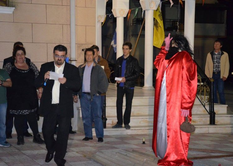 Νεοχώρι Κυλλήνης: Αναβίωσε το έθιμο της καύσης του Ιούδα (φωτο)