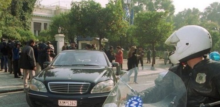 Ποιοι έχουν κρατικά αυτοκίνητα με οδηγό και πόσο κοστίζουν [λίστα]