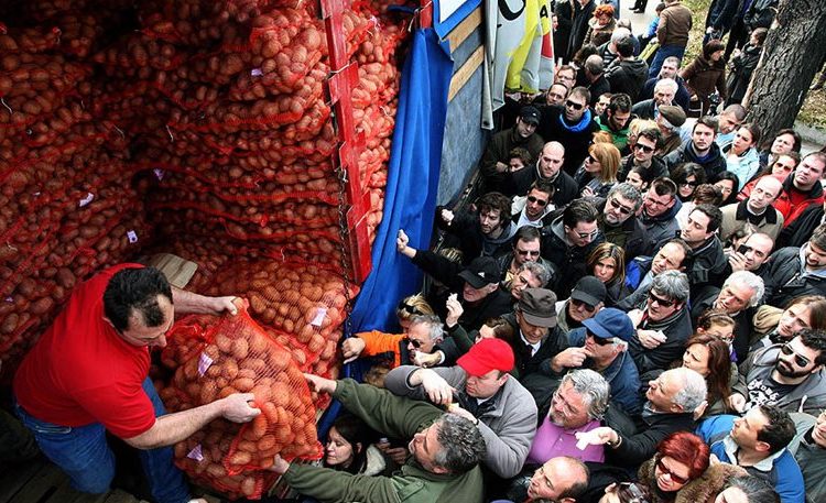 Ένας στους τέσσερις Έλληνες δεν έχει χρήματα ούτε για τρόφιμα