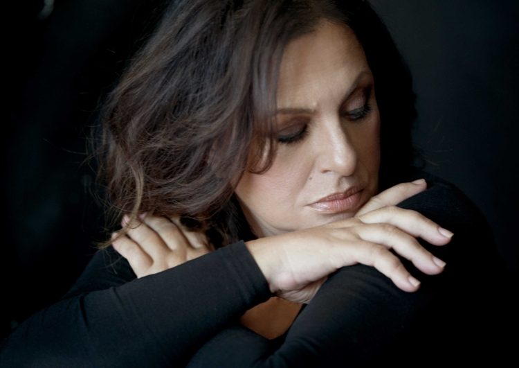 Σήμερα η συναυλία της Χαρούλας Αλεξίου στου Φλόκα