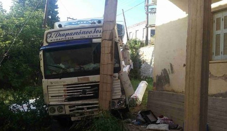 Κυπαρισσία: Πήγαν να κλέψουν νταλίκα και την… τράκαραν