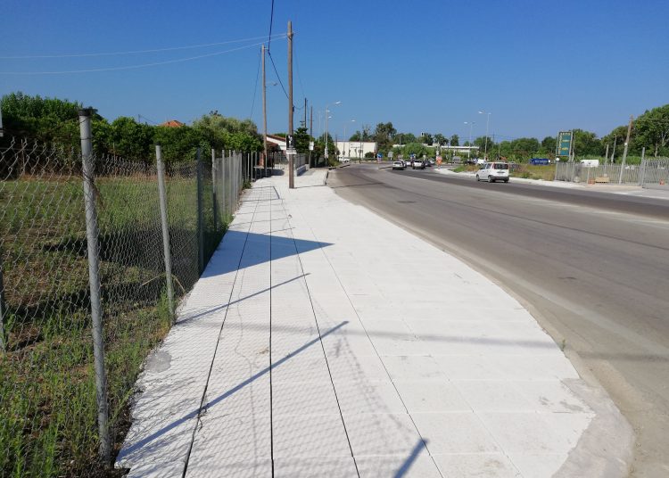 Ολοκληρώνεται η διαμόρφωση των πεζοδρομίων στην είσοδο της Αμαλιάδας