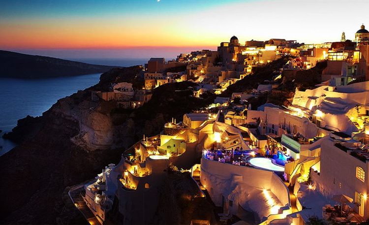 Το μπλακ άουτ της ΔΕΗ στη Σαντορίνη κάνει τον γύρο του κόσμου