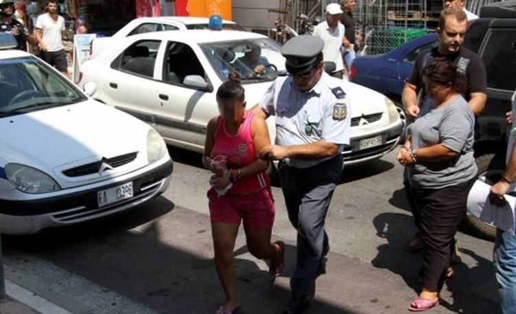 Στη φυλακή μητέρα και γιαγιά του βρέφους που βρέθηκε νεκρό στη χωματερή Λεχαινών