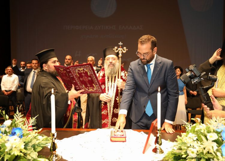 Ορκίστηκε Περιφερειάρχης ο Νεκτάριος Φαρμάκης και τα μέλη του Περιφερειακού Συμβουλίου (vid)