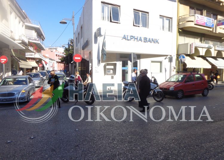 ΠΥΡΓΟΣ: Γυναίκα οδηγός άφησε το αυτοκίνητό της και “έφραξε” την κυκλοφορία