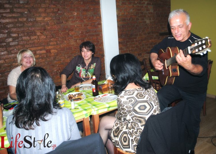 Ένα ξεχωριστό πρώτο Live στο Μεζεδοπωλείο “Η 1 Δραχμή “. Σάββατο 09/11/13. Δείτε Φωτογραφίες