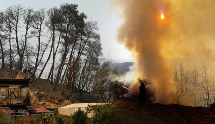 ΗΛΕΙΑ: Δεν υπάρχει ενεργό μέτωπο φωτιάς. Φόβος πιθανών αναζωπυρώσεων.