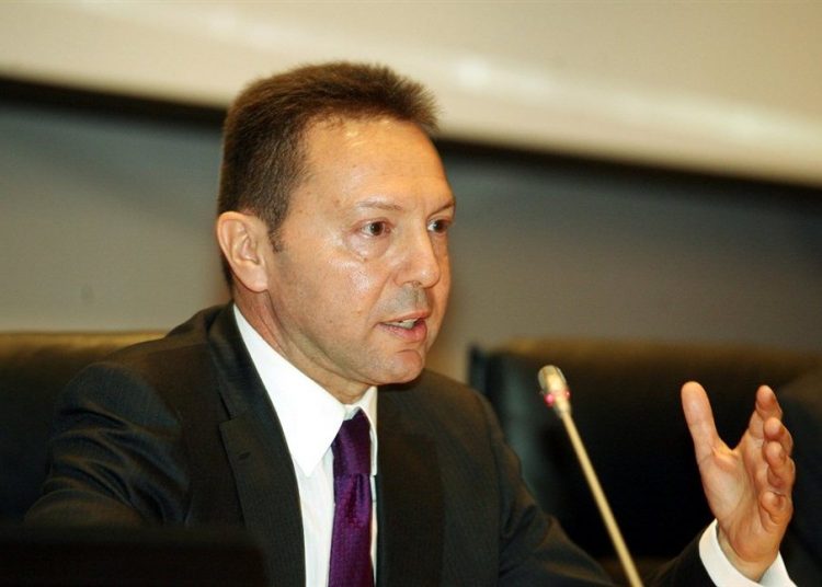 Δεν αποσύρει τα υπέρογκα πρόστιμα ο Στουρνάρας – “Φταίνε τα μέσα”