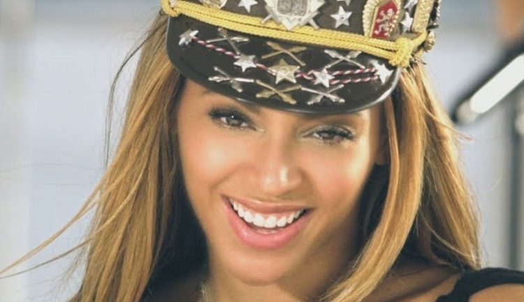 H Beyonce μας δείχνει για πρώτη φορά τα 13μηνών δίδυμα