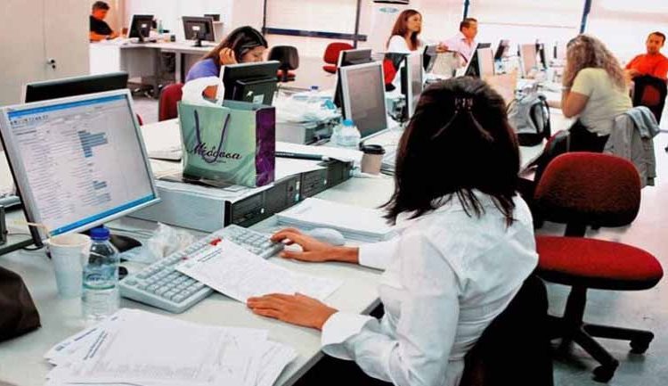 Υποχρεωτικά μέχρι τέλος του έτους άδειες και επιδόματα αδείας