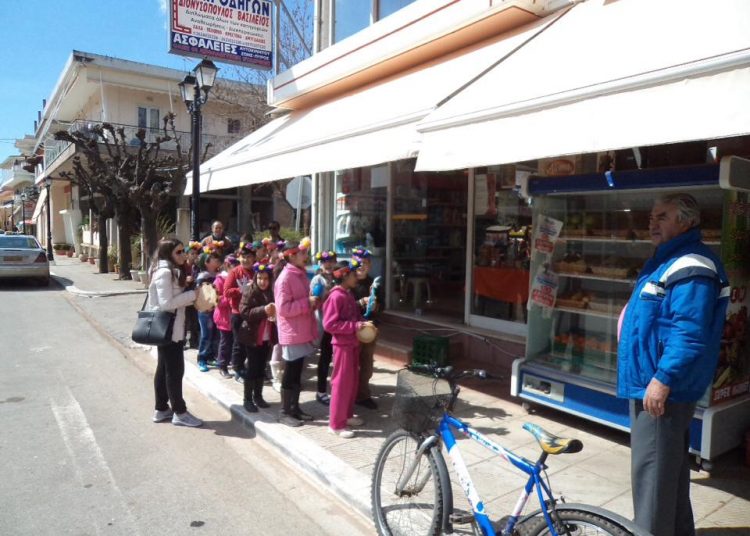 Ένα πανάρχαιο έθιμο αναβίωσαν οι μαθητές του Δημοτικού Σχολείου Λάλα