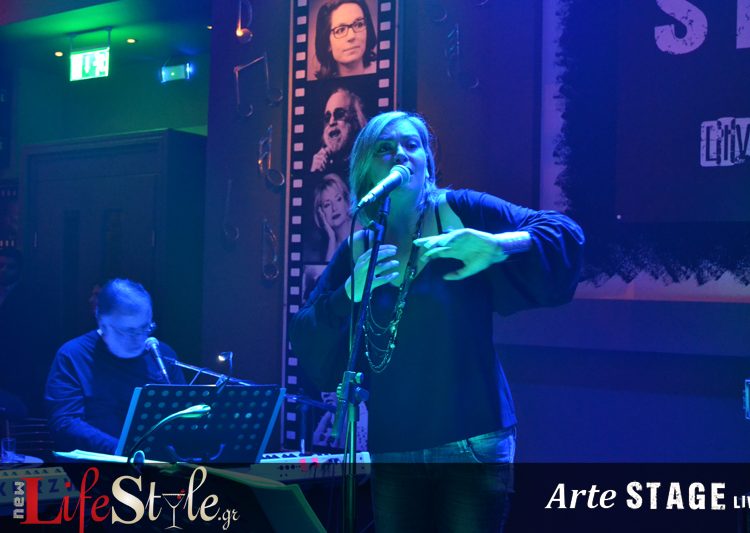 Θάνος Μικρούτσικος Και Ρίτα Αντωνοπούλου Live : Η Σκηνή Του Arte Stage Κατακλύζεται Απο Συναίσθημα