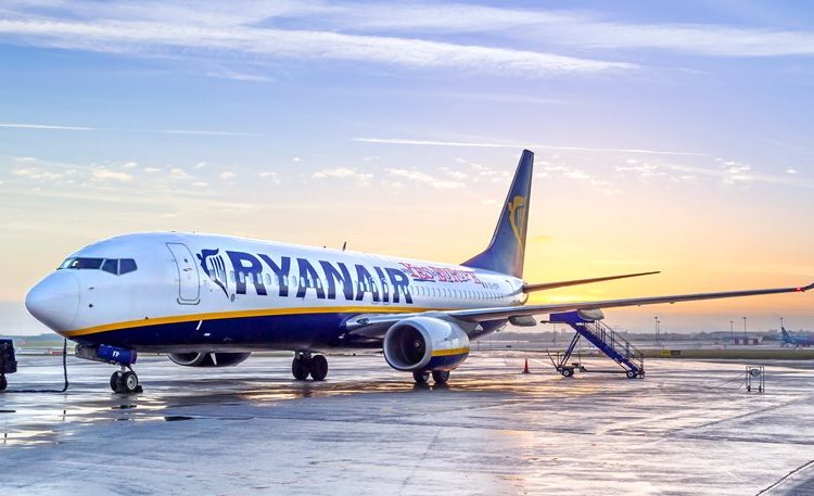 Ryanair: «Έκοψε» στους Έλληνες την πληρωμή εισιτηρίων με πιστωτικές κάρτες