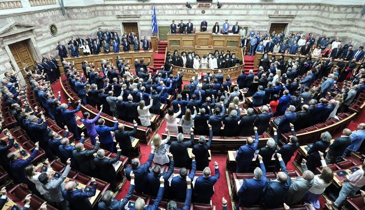 H ορκωμοσία των 300 στη Βουλή