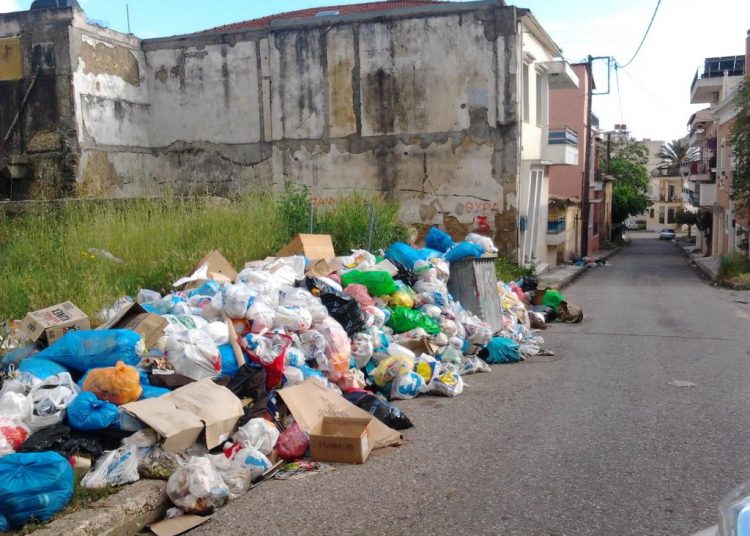 Γονείς 4ου Γυμνασίου Πύργου: Μαζέψτε ΤΩΡΑ τα σκουπίδια