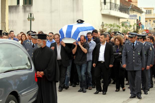 “Αθάνατος” είπαν χιλιάδες πολίτες αποχαιρετώντας τον αδικοχαμένο αστυνομικό Βασίλη Μαρτζάκλη (ΦΩΤΟ)