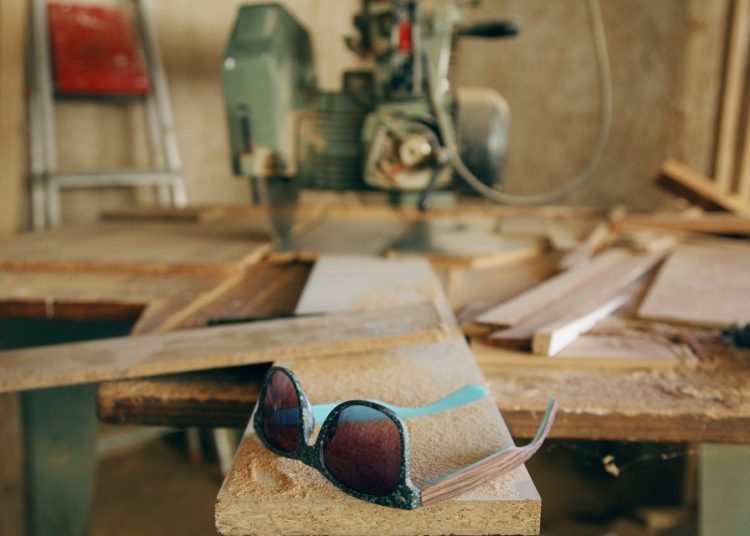 To success story μιας παρέας από το Χολαργό -Πώς εντελώς τυχαία ξεκίνησαν να φτιάχνουν τα γυαλιά ηλίου που έχουν γίνει το απόλυτο must -Κοστίζουν μόνο 39 ευρώ [εικόνες]