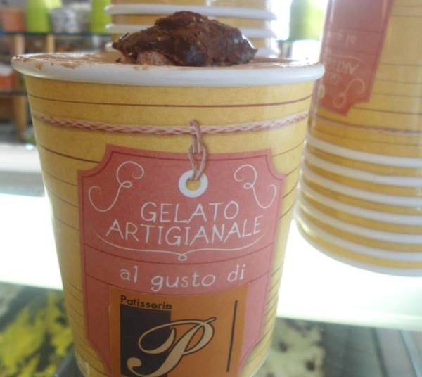 Δροσιστικά χειροποίητα παγωτίνια στο Ζαχαροπλαστείο Patsios Πύργου