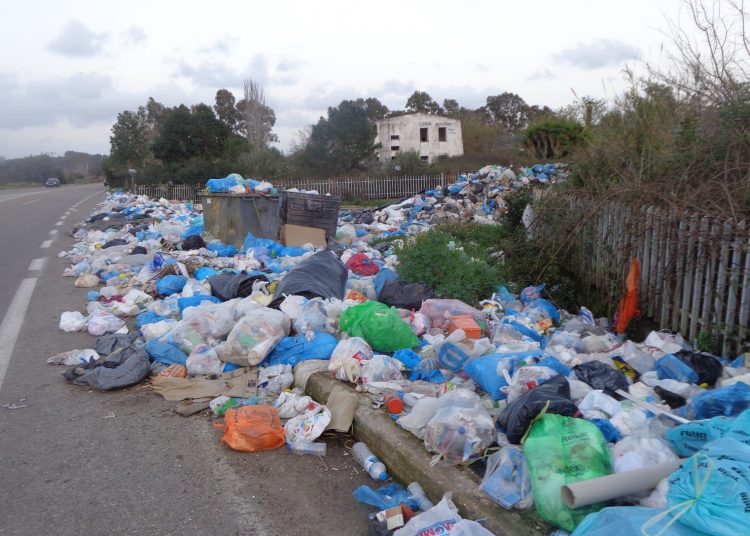 ΔΗΜΟΣ ΠΥΡΓΟΥ: Καμία αποκομιδή απορριμμάτων – Και Καθαρά Δευτέρα με τα «βουνά» των σκουπιδιών! – Καμία παραίτηση (Φωτο)