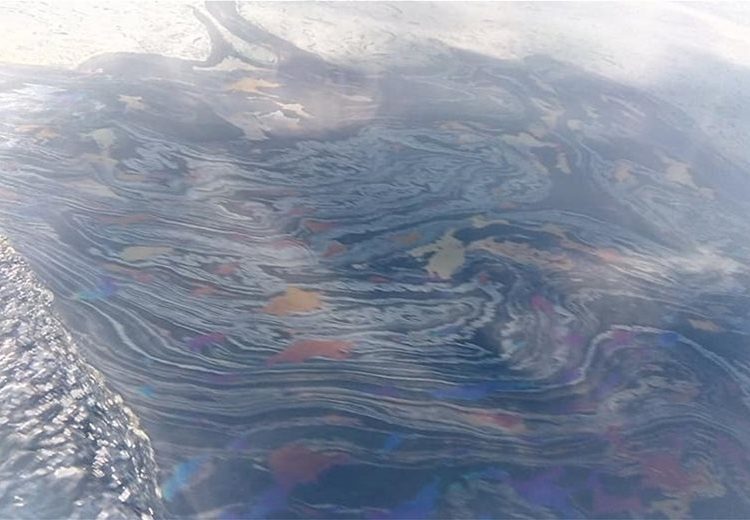 Ζάκυνθος: Βγαίνει πετρέλαιο στη θάλασσα μετά τον ισχυρό σεισμό (ΦΩΤΟ)