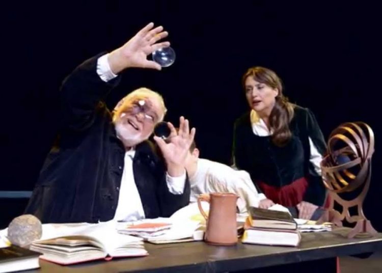 Κι όμως η Γη γυρίζει…στο Θέατρο Ήλιδας