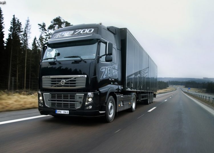 Δεκάδες νταλίκες στην Ε.Ο Πατρών-Πύργου. Οι οδηγοί πρέπει να προσέχουν