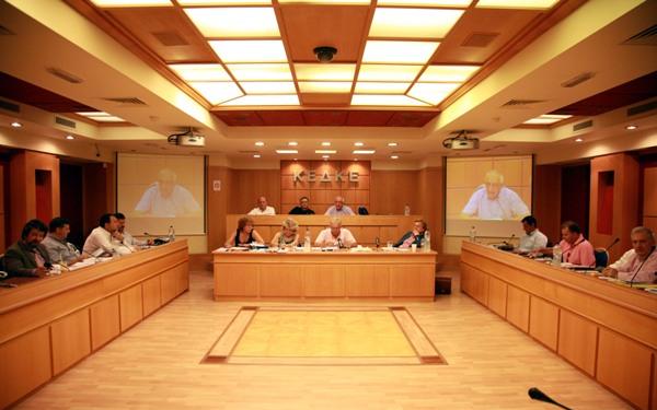 Ξύλο έπεσε στην ΚΕΔΚΕ! (video)