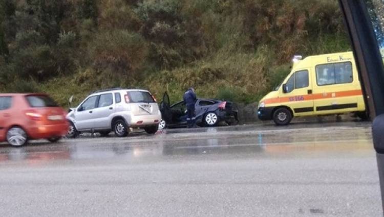 Δρόμος-καρμανιόλα Πατρών – Πύργου: Σοβαρό τροχαίο στα Καμίνια με δύο τραυματίες