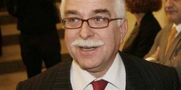 O Πολάκης «απέλυσε» τον πρόεδρο του ΚΕΕΛΠΝΟ γιατί… δεν συνεμορφώθην προς τα υποδείξεις