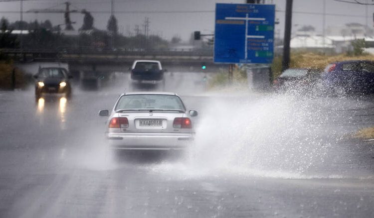 Καιρός: Καλοκαίρι τέλος – Βροχές, καταιγίδες και χαλάζι σήμερα