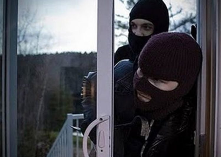 Συνελήφθησαν δύο υπήκοοι Αλβανίας στην Αμαλιάδα για ληστεία