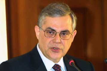Ποιος είναι ο Λουκάς Παπαδήμος.