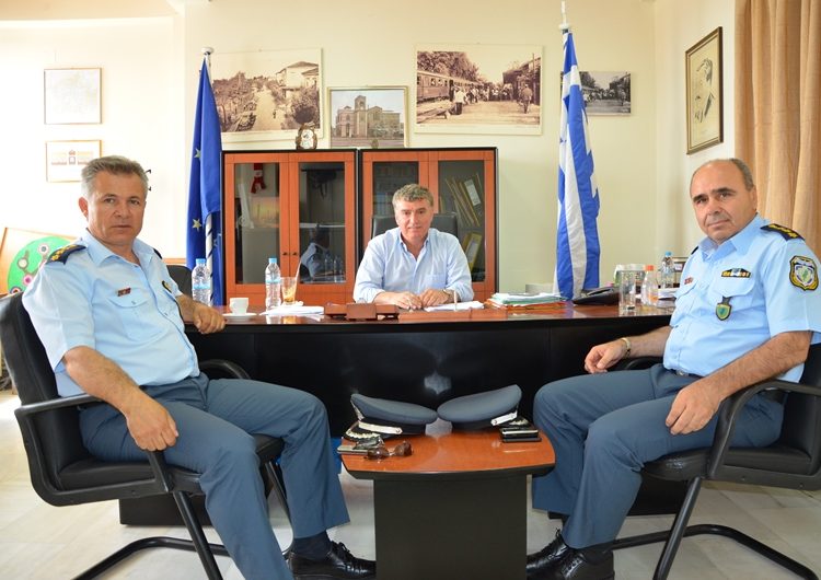 Συνάντηση  του Δημαρχου Ανδραβιδας Κυλληνης με την ηγεσια της  Αστυνομιας του Νομου Ηλειας