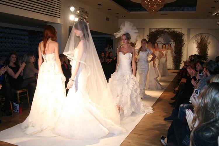 Παρουσίαση νυφικών του Oscar de la Renta 2012