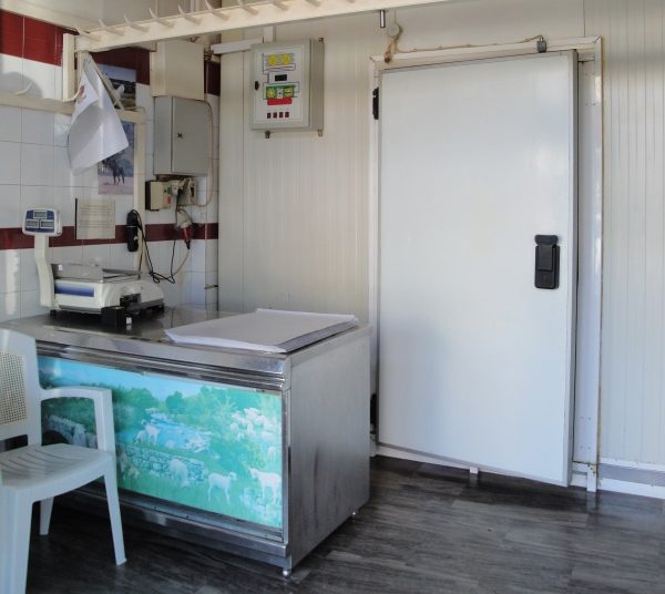 Πύργος: Πωλείται επαγγελματικός εξοπλισμός κρεοπωλείου