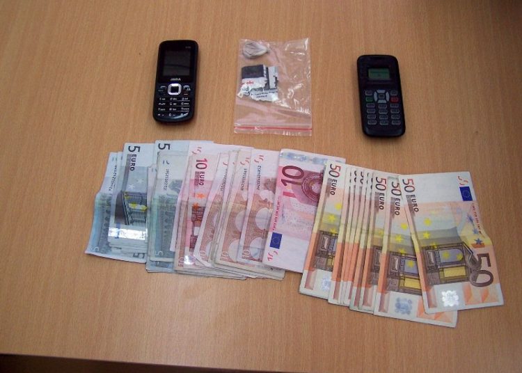 Σύλληψη δυο ατόμων για αγοροπωλησία ναρκωτικών ουσιών.