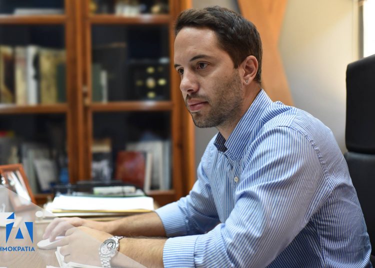 Μπαλιούκος και Δημητρουλόπουλος στηρίζουν τον Λευτέρη Βαρουξή.