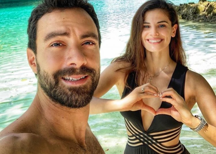 Στο Κατάκολο για διακοπές ο Σάκης Τανιμανίδης και η Χριστίνα Μπόμπα!