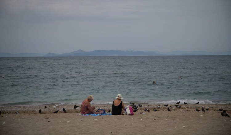 Καιρός: Νεφώσεις, βροχές και σκόνη το Σάββατο