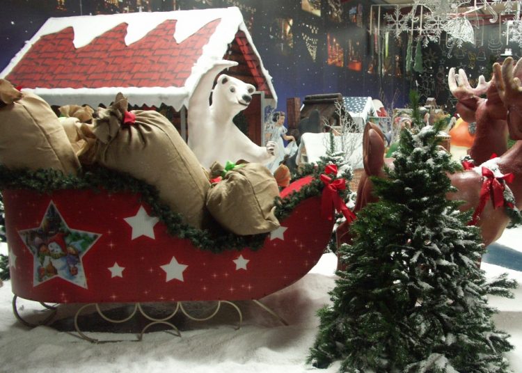 Ένα Παραμυθένιο Χριστουγεννιάτικο Χωριό στο Λιμάνι της Πάτρας