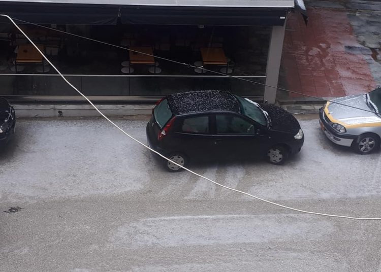 Έντονη χαλαζόπτωση στα Λεχαινά