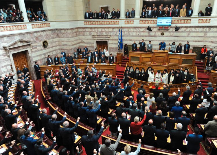 Επιστρέφει ο «εφιάλτης» του 2015 στην οικονομία και την πολιτική