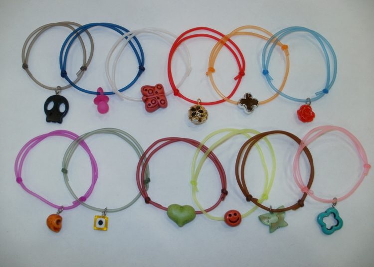 Τα βραχιολάκια της Μενεγάκη στο Jolie στον Πύργο