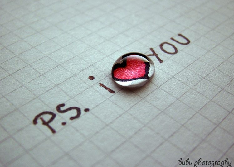 Τα 100 plus στιχάκια για την αγάπη