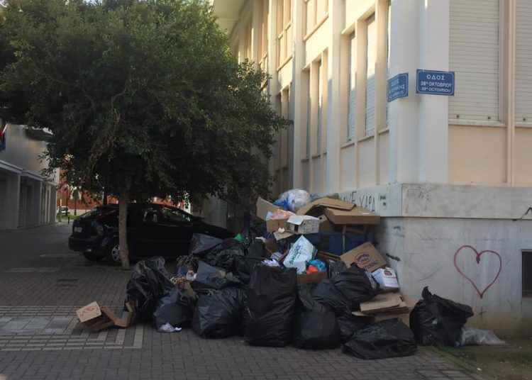 “Βουνά” πάλι τα σκουπίδια στον Πύργο και τα Χωριά του Δήμου! – Με ένα απορριμματοφόρο γίνεται η αποκομιδή όλου του Δήμου!!!